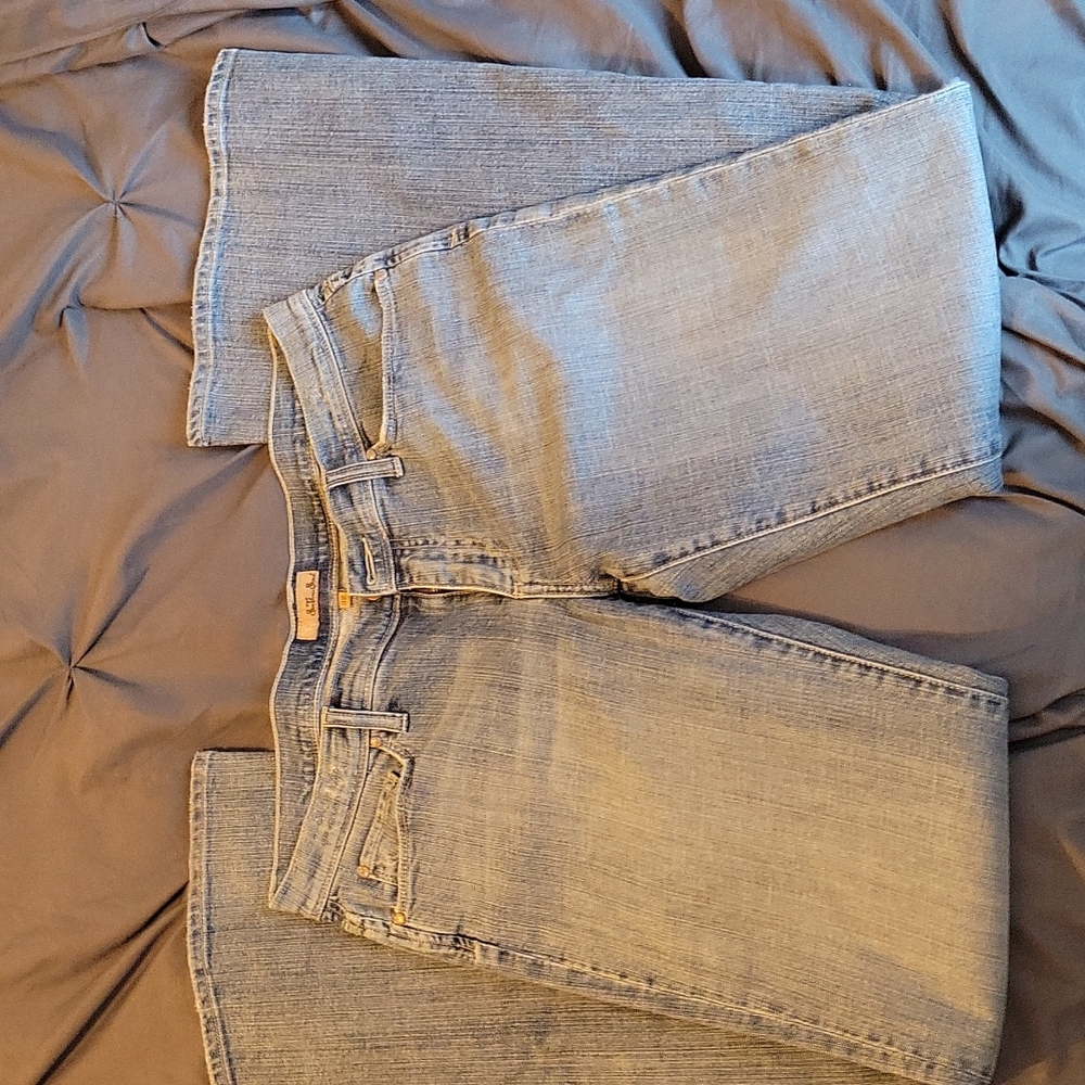 STS sz 32 boot-cut jeans